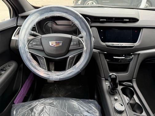 2026 Cadillac XT5 Luxury