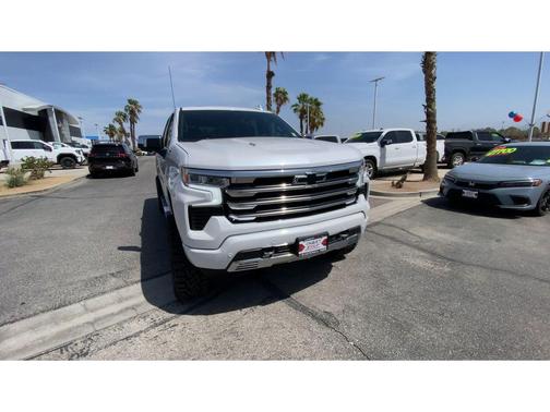 Iridescent Pearl Tricoat 2023 Chevrolet Silverado 1500 High Country