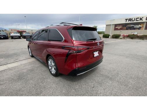 2022 Toyota Sienna Platinum