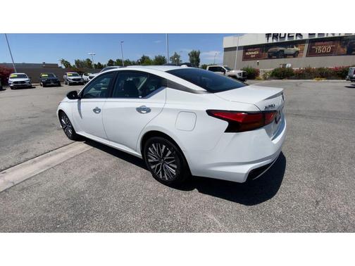 Glacier White 2025 Nissan Altima SV FWD