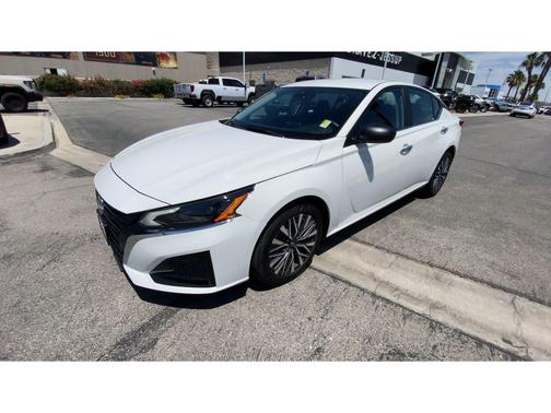 Glacier White 2025 Nissan Altima SV FWD