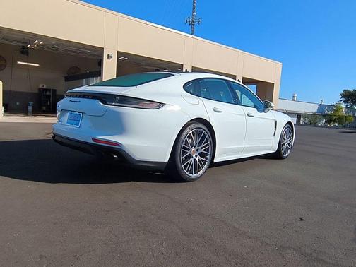 2022 Porsche Panamera 4 Platinum Edition