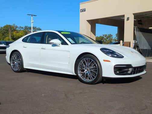2022 Porsche Panamera 4 Platinum Edition