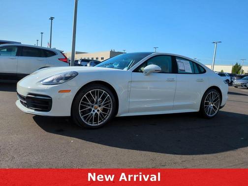 2022 Porsche Panamera 4 Platinum Edition