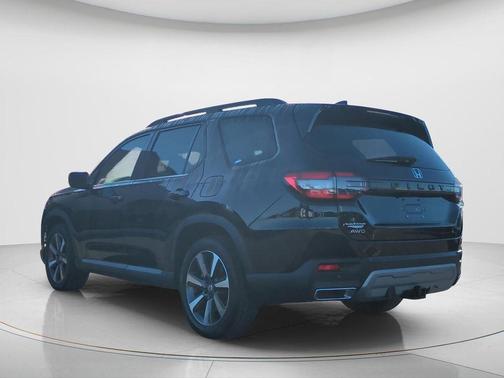 Crystal Black Pearl 2025 Honda Pilot Elite