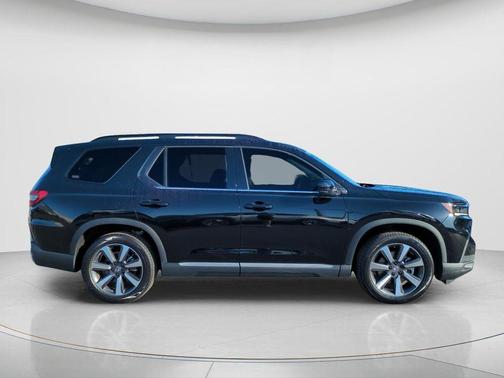 Crystal Black Pearl 2025 Honda Pilot Elite