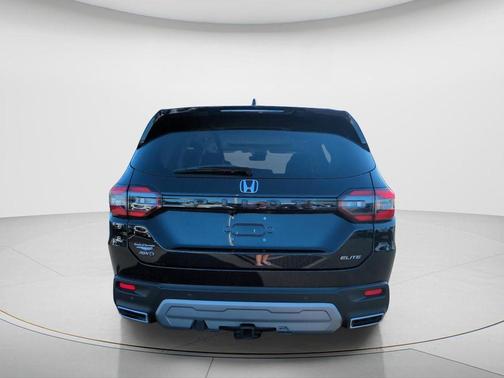 Crystal Black Pearl 2025 Honda Pilot Elite