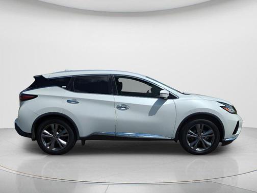 White 2019 Nissan Murano Platinum