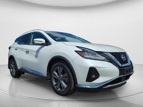 White 2019 Nissan Murano Platinum