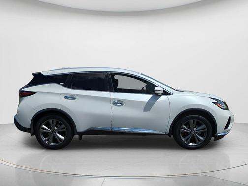 White 2019 Nissan Murano Platinum
