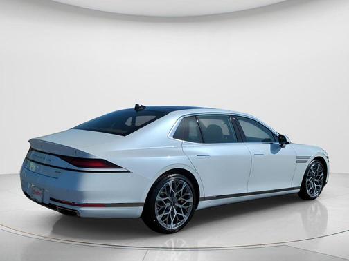 White 2026 Genesis G90 3.5T e-SC