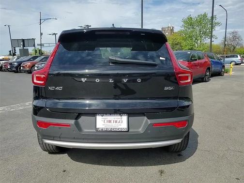2023 Volvo XC40 B5 Ultimate Bright Theme