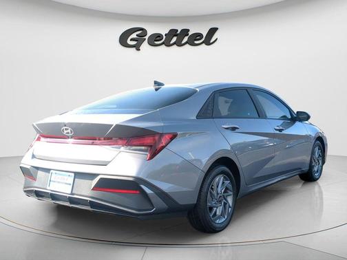 Metal 2024 Hyundai ELANTRA SEL