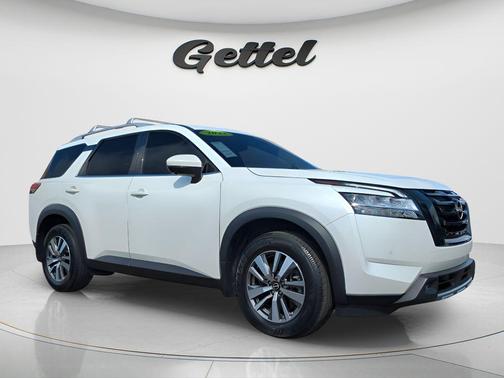 2022 Nissan Pathfinder SL