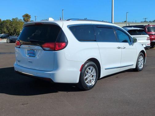 2020 Chrysler Pacifica Touring-L