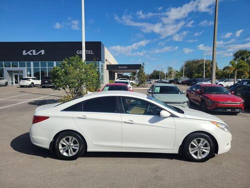 2012 Hyundai SONATA GLS