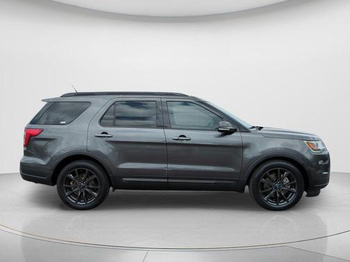Magnetic 2018 Ford Explorer XLT