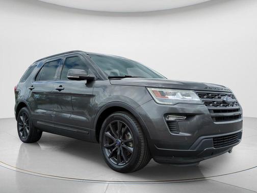 Magnetic 2018 Ford Explorer XLT