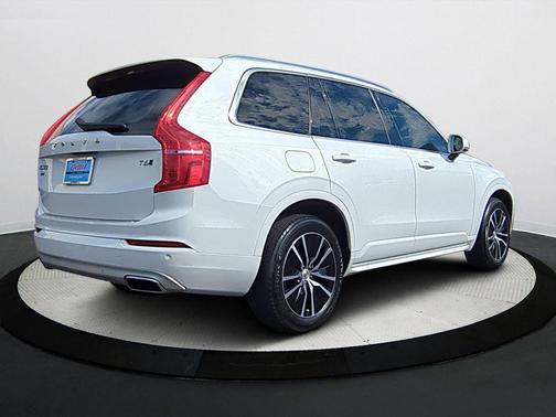 2020 Volvo XC90 T6 Momentum 7 Passenger