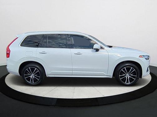 2020 Volvo XC90 T6 Momentum 7 Passenger