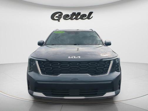 Gray 2024 Kia Sorento S