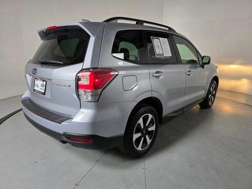 Ice Silver Metallic 2017 Subaru Forester 2.5i Premium
