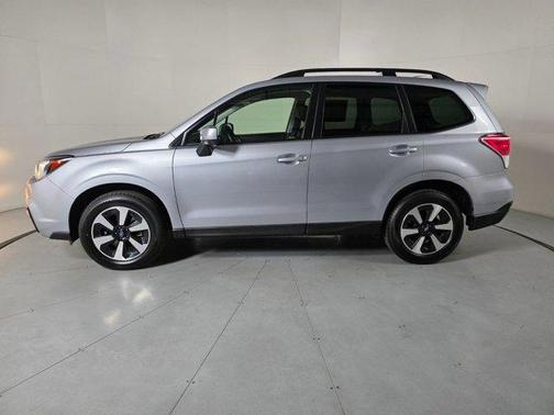 Ice Silver Metallic 2017 Subaru Forester 2.5i Premium