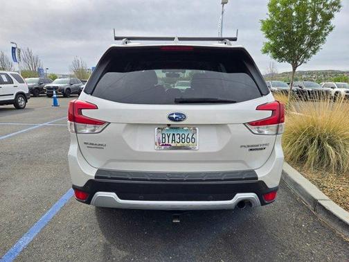 Crystal White Pearl 2020 Subaru Forester Touring
