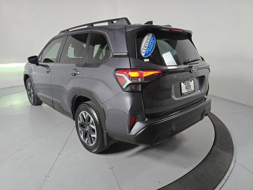 2025 Subaru Forester Base