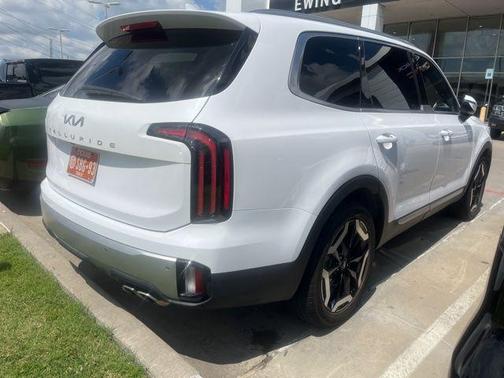 Glacial White Pearl 2024 Kia Telluride EX