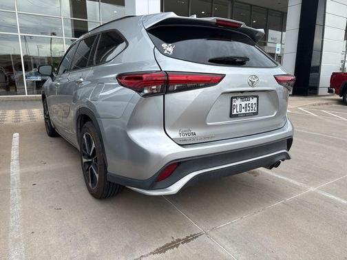 Celestial Silver Metallic 2021 Toyota Highlander XSE