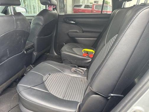 Celestial Silver Metallic 2021 Toyota Highlander XSE
