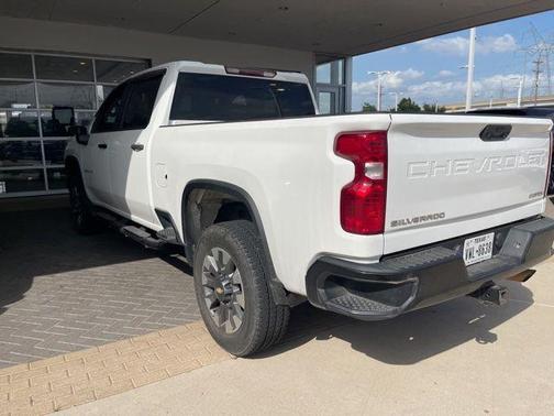 Summit White 2022 Chevrolet Silverado 2500 Custom