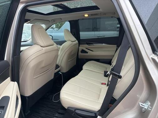 2022 INFINITI QX60 Luxe