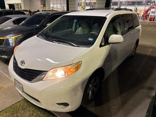 2011 Toyota Sienna LE