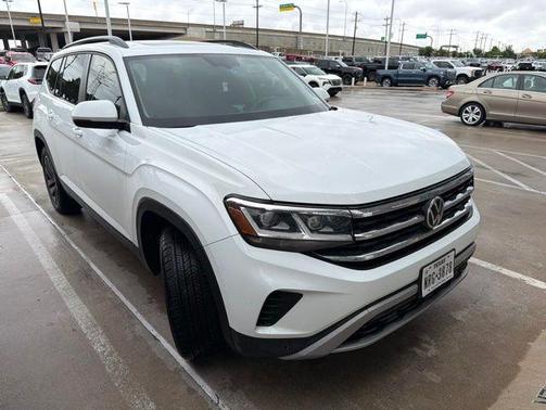 Pure White 2021 Volkswagen Atlas 2.0T SE