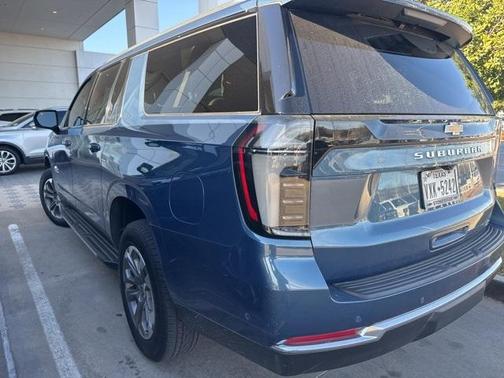 2025 Chevrolet Suburban LT