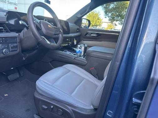 2025 Chevrolet Suburban LT