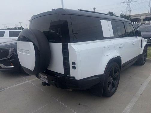 Fuji White 2025 Land Rover Defender P400 X-Dynamic SE