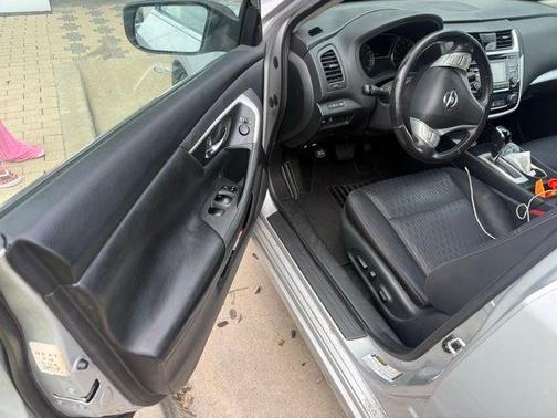 Brilliant Silver 2018 Nissan Altima 2.5 SV