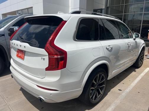 2018 Volvo XC90 T5 Momentum