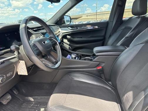 2022 Jeep Grand Cherokee L Laredo