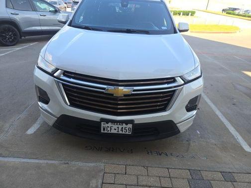 Iridescent Pearl Tricoat 2023 Chevrolet Traverse High Country