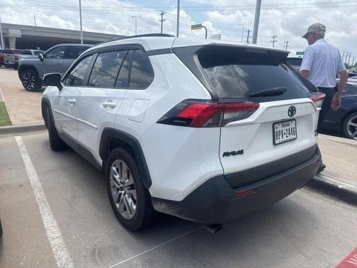 2020 Toyota RAV4 XLE Premium