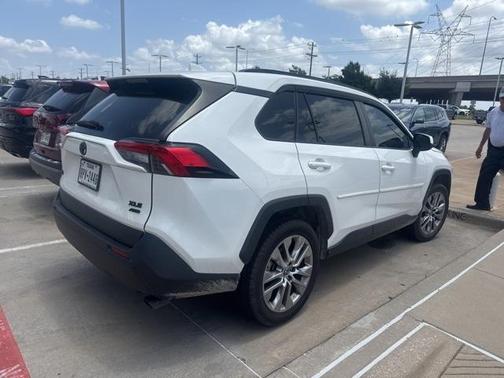 2020 Toyota RAV4 XLE Premium