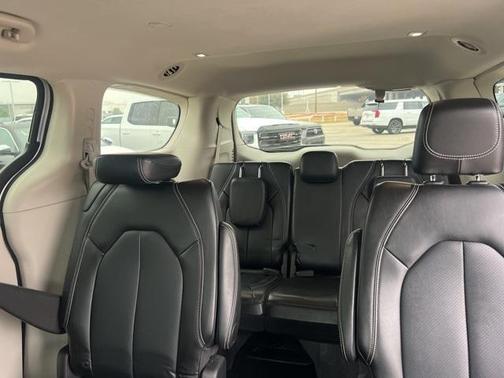 2024 Chrysler Pacifica Touring-L