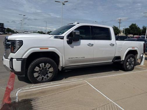 White Frost Tri-Coat 2024 GMC Sierra 2500 Denali