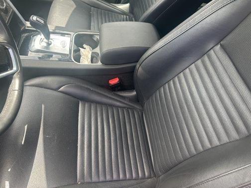 Fuji White 2022 Land Rover Discovery Sport S