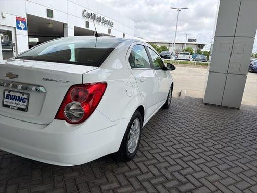 Summit White 2015 Chevrolet Sonic LT