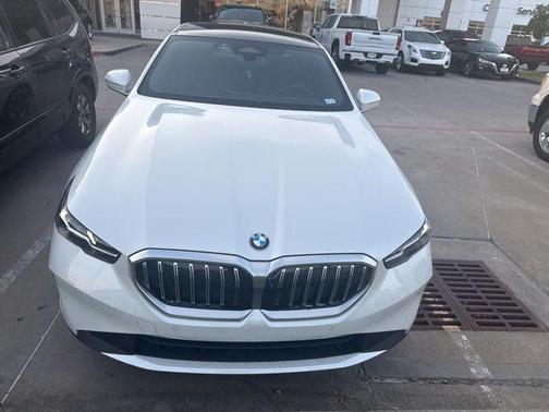Mineral White Metallic 2025 BMW 530 i